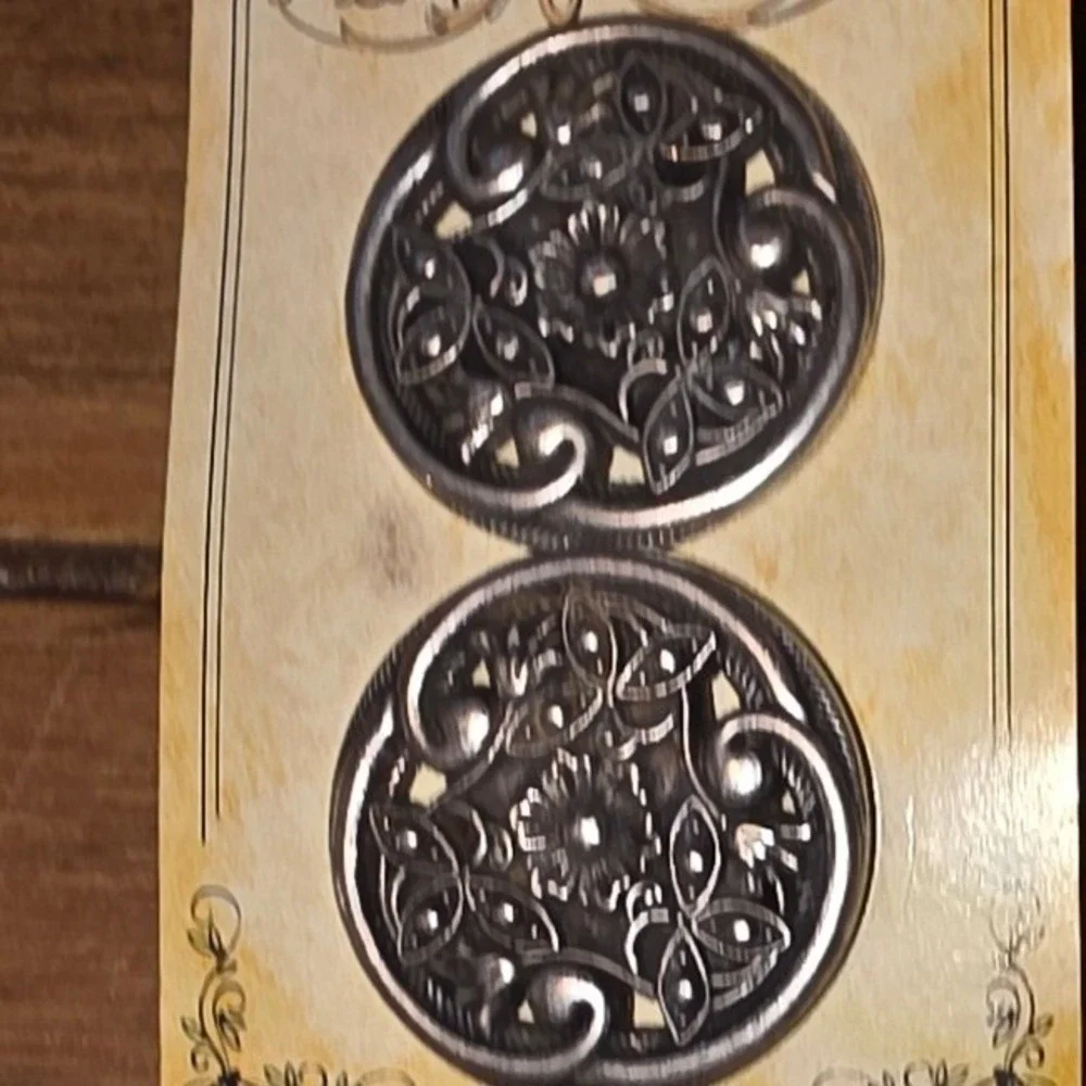 La Mode Buttons Silver Floral Filigree Vintage Style 4 Packs 1706 1724 1711 1729